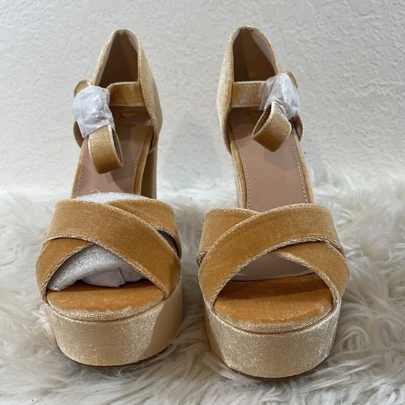 LULUS Crushest Champagne Velvet Rhinestone Ankle Strap Heels Size 10 NEW - Picture 4 of 16